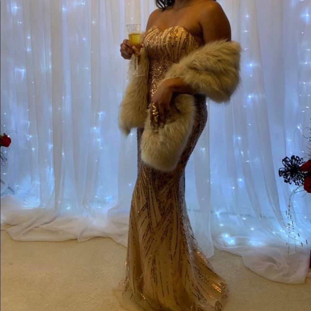 HOMECOMING DRESS!!👑✨ - Picture 2 of 4